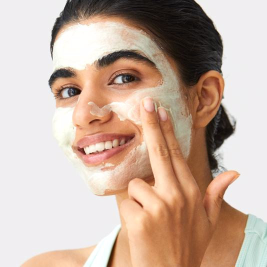 ماسک لایه بردار و شفاف کننده پوست صورت لاونیچر با عصاره گل شاه پسند